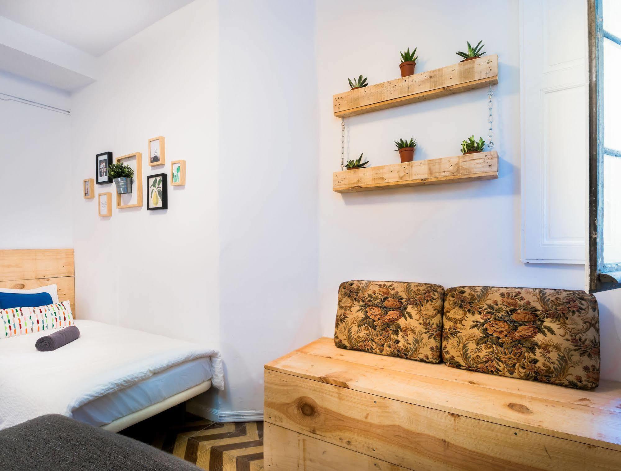 Off Beat Guesthouse - Self-Check-In - Sleep Conscious San Sebastian Exterior photo